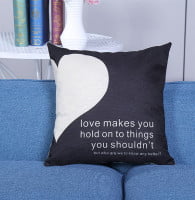 Vỏ gối nửa trái tim màu đen